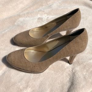 [Anne Klein] Lolana Platform Pump